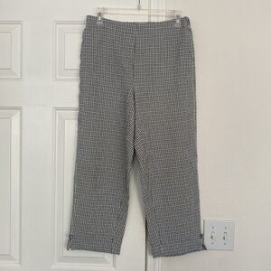 Habitat capri black and white travel pants.